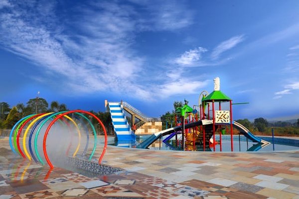 Choisir un de ces campings avec parc aquatique et toboggans