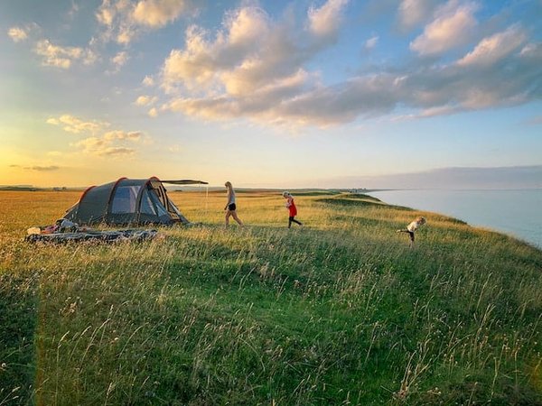 Quels sont les types d'hébergement disponibles dans les campings à Biarritz ?