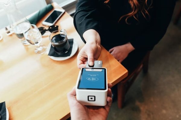 Quels sont les moyens de paiement les plus pratiques et les plus avantageux lors d'un séjour à l'hôtel ?