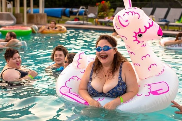 Quel est le camping avec hébergement pour grande famille le plus adapté dans le Sud ?