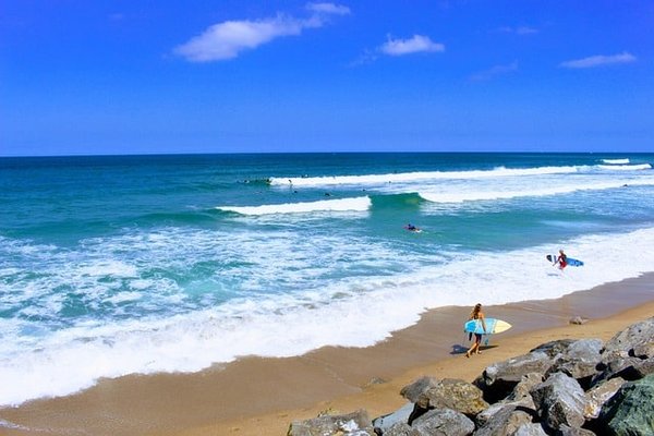Quels sont les campings 3 étoiles au Pays Basque avec une piscine et pas trop loin de la mer ?