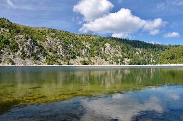 Quels sont les meilleurs campings 5 étoiles avec hébergement dans les Vosges ?